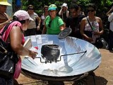 Alunos usam fogão a energia solar para produção sustentável da merenda escolar